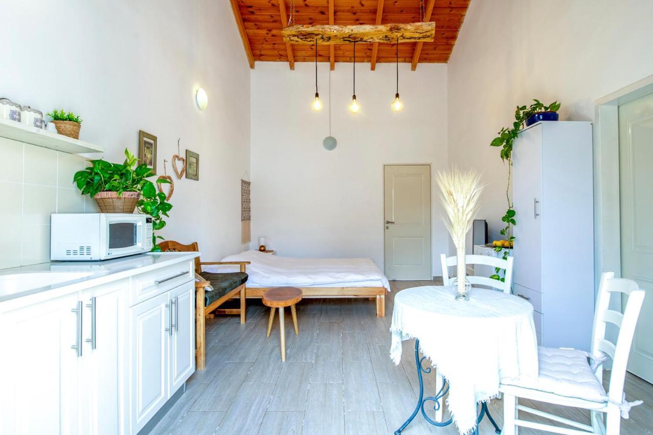 רז אירוח ברמה Villa Qaşrīn Kültér fotó