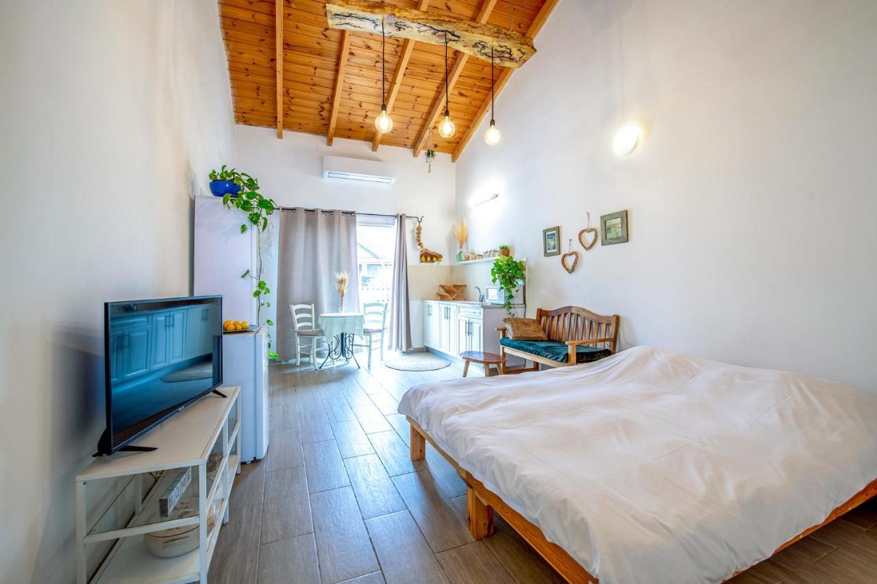 רז אירוח ברמה Villa Qaşrīn Kültér fotó