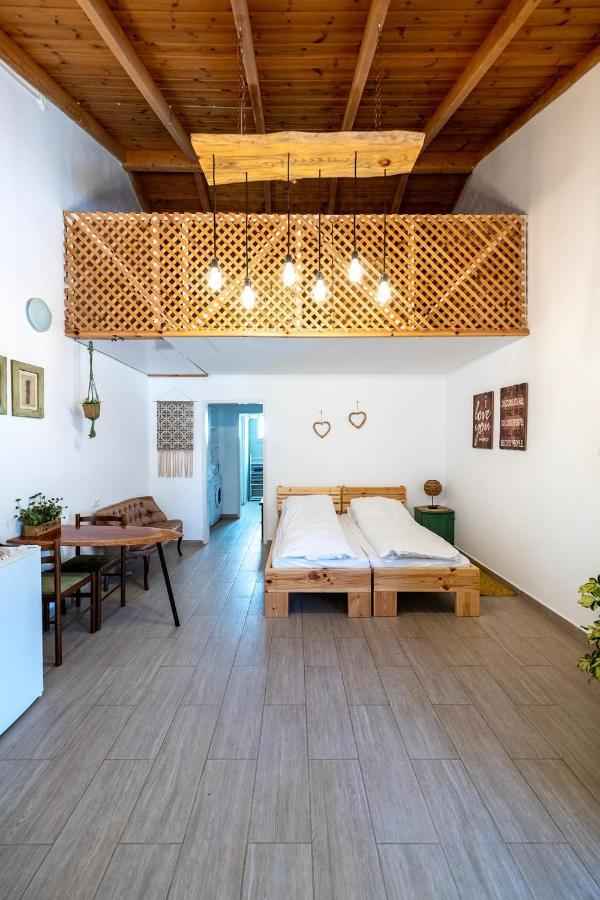 רז אירוח ברמה Villa Qaşrīn Kültér fotó