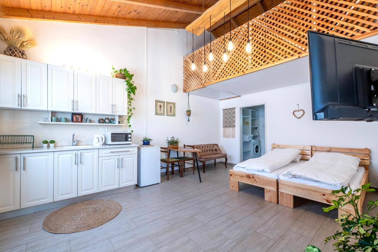 רז אירוח ברמה Villa Qaşrīn Kültér fotó